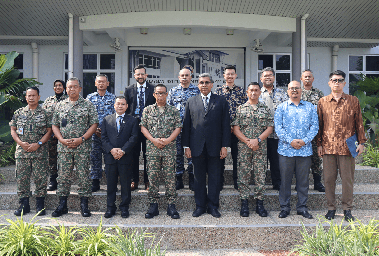 COURTESY VISIT TO MALAYSIAN INSTITUTE OF DEFENCE AND SECURITY (MiDAS).