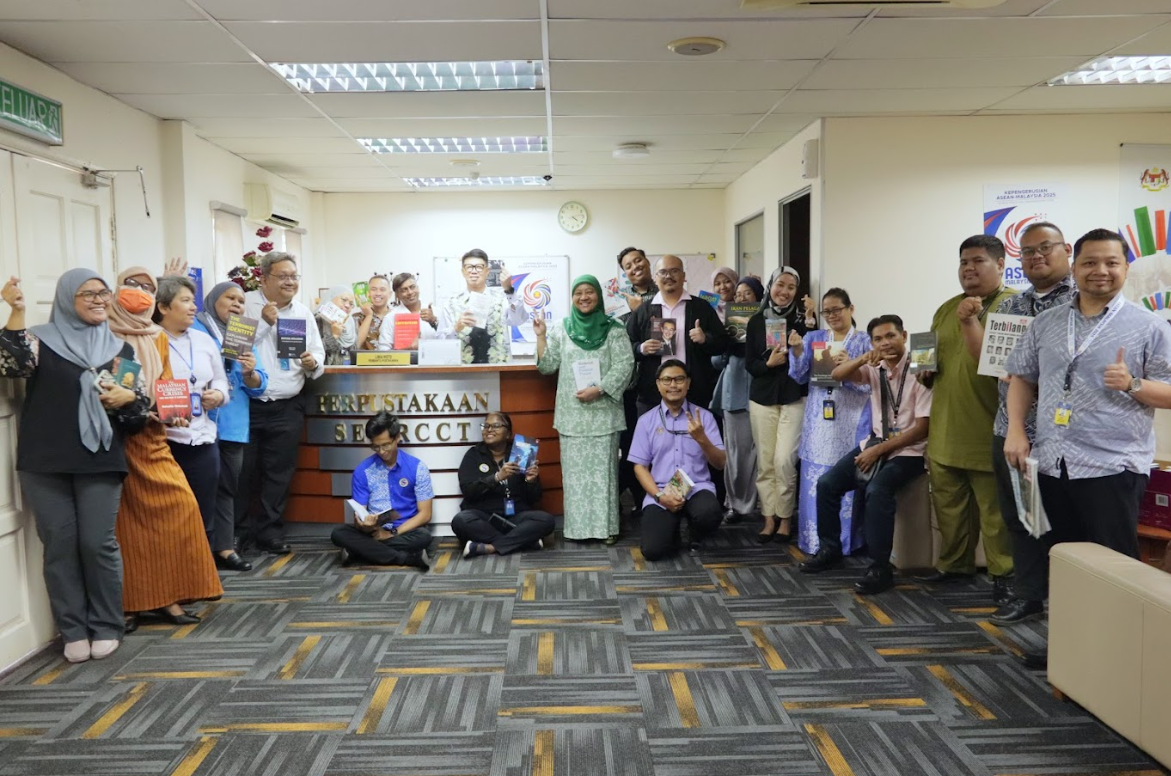 PROGRAM JOM BACA BERSAMA 10 MINIT 2025 PERPUSTAKAAN SOUTHEAST ASIA REGIONAL CENTRE FOR COUNTER-TERRORISM (SEARCCT) 