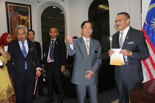 Visit from YB Minister of Foreign Affairs, YBhg. Dato’ Seri Hishammuddin bin Tun Hussein to SEARCCT on 16 July 2020 (Thursday)